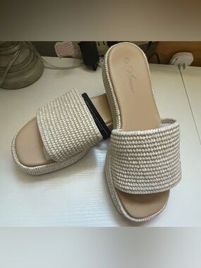 Woven Slide Sandals in Cream –New